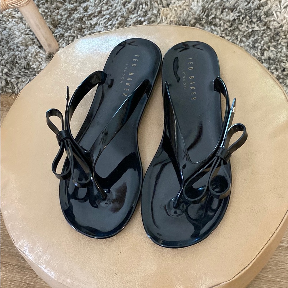 Ted Baker London Black Patent Bow Thong Sandals